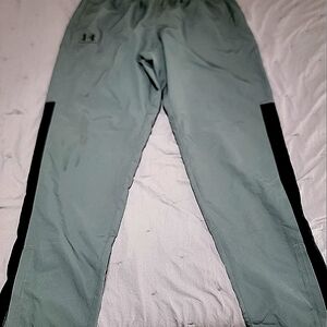 Under Armour windpants